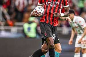 人菜脾气大，穆萨提前退场！普利西奇意甲第1人，AC米兰2-2紫百合