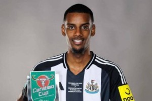 2亿英镑？曝伊萨克或加盟利雅得新月，纽卡拒绝利物浦1.2亿镑报价